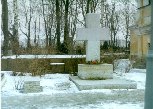 Памятник на могиле Льва Николаевича Гумилёва